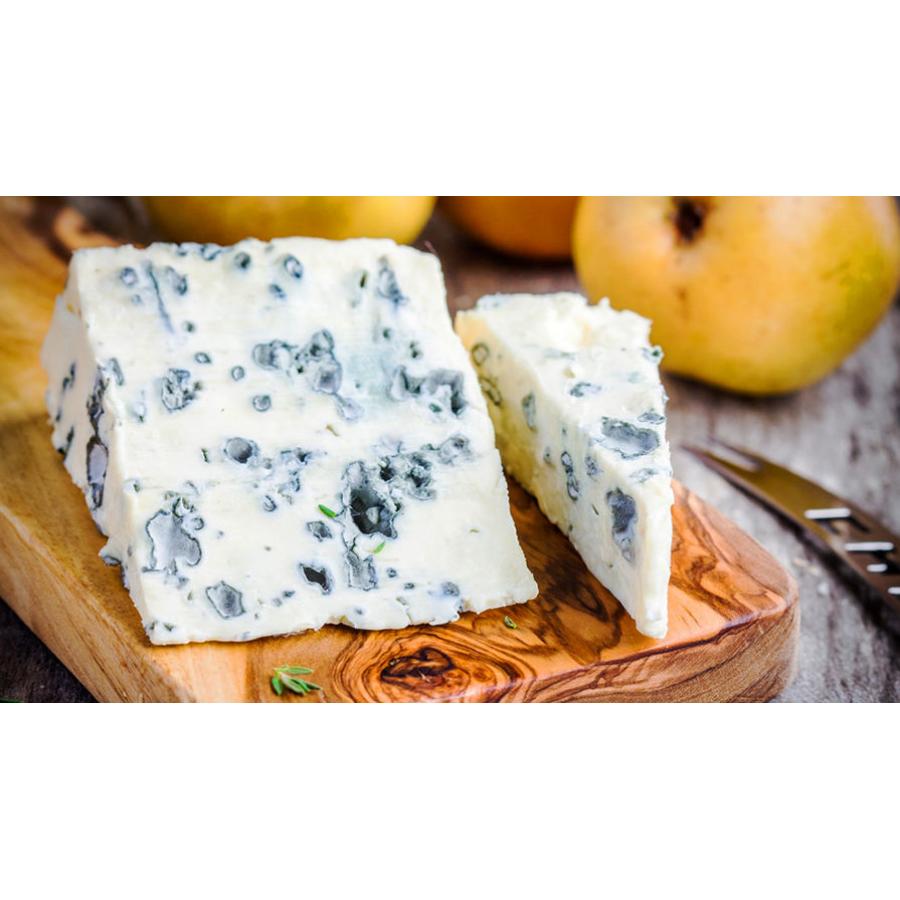 Сыр Blue Cheese. Сыр с плесенью. Сыр Блю чиз с голубой плесенью. Сыр дор Блю 100г с голубой плесенью 50%.